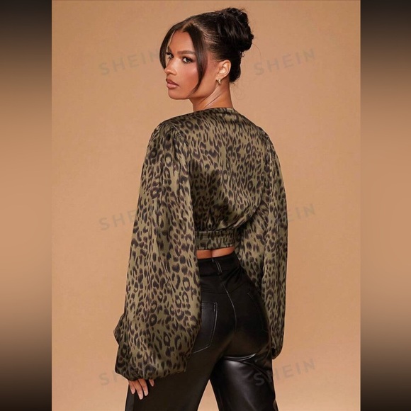 Neck Balloon Sleeve Lace Up Top
Animal Print Plunge -Size 2 (XS) 4 (S) Brand new - Picture 4 of 6